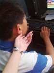 淡定游戏 无视身边妹子调戏