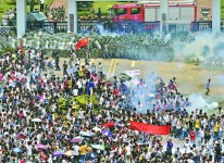 官方默許示威　反日變反政府