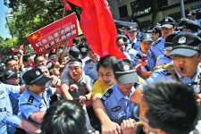 官方默許示威　反日變反政府