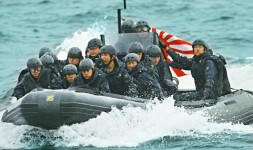 中日軍艦釣魚台對峙