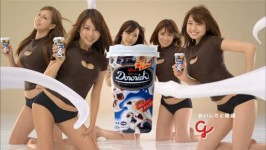不要再搖了～《人氣寫真女星》演出飲料廣告也太性感♥