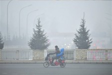 北京連遭霧霾與沙塵天氣襲擊 空氣嚴重污染(圖)