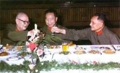鄧小平葉劍英華國鋒的明爭暗鬥