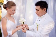 河北男晒性感妻照　羨煞剩男