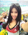 中國乳神胸夾手機童顏巨乳，巴拉圭乳神弱爆了