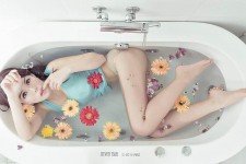 36F爆乳妹~~小玉西瓜低胸自拍超級爆!!