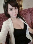 36F爆乳妹~~小玉西瓜低胸自拍超級爆!!