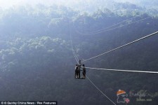 瘋狂！中國秘境登山纜車 日本網友嚇到瀨尿