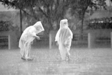 誰都有雨天沒傘的時候