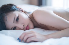 性感小白兔卻被薄紗遮掩