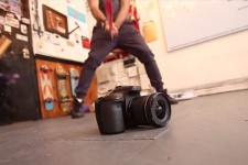 不能拍片惹的禍！Canon 70D 慘死斧頭下！