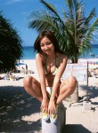 著泳衣的妹妹