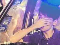 网友怀疑杭州飚车案疑犯被拘时已是替身(图)