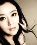 周牧茵拍裸妆写真 真空湿身不怕感冒