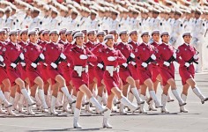 國慶精挑女民兵淡雅大方