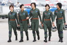 国庆阅兵首批战斗机女飞行员风采