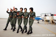 国庆阅兵首批战斗机女飞行员风采