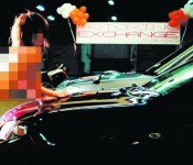 當半裸洗車女模 中國留學生被開除