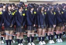 日本女学生的惩罚(脱掉内裤罚站)