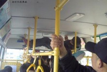 网友曝光“现实版蜘蛛侠售票员”