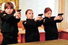 俄羅斯軍校 教女孩殺人