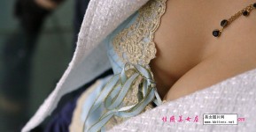 令你心跳的绝色大波美女性感走光了[6P]