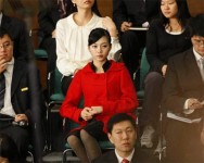 奥巴马身后神秘黑衣美女走红网络 遭人肉搜索(图