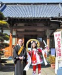 日本最潮寺廟 性感動漫女僕拉客