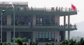 廣州百人拒拆遷圖跳樓