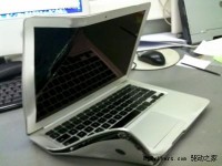 惨烈 当MacBook Air挑战大巴车