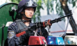 東莞 500武警「閱兵」震懾罪犯