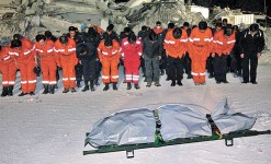 中國 8維和隊員遺體「回家」