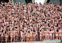 5200人裸體歌頌自由