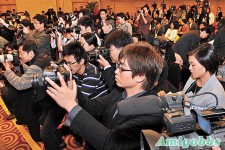 湖北省長狂鬧《人民日報》系記者
