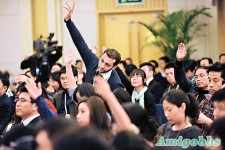 湖北省長狂鬧《人民日報》系記者