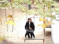 这1男1女在干啥捏？