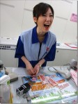 正妹店員，真想天天光顧 !!