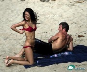 2009章子怡艳照门!海滩露乳露点遭无耻偷拍!