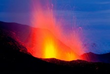 冰島火山爆發 癱瘓歐航空