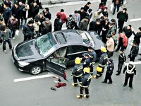 豐田房車突爆炸 浙江司機炸斷腳