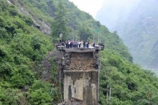 重慶一座建成12年大橋垮塌
