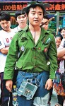 騎呢「草帽哥」想娶富婆街頭徵婚