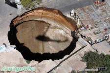 危地馬拉驚現60米深大地洞