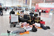 雷雨襲北京　航空癱瘓逾萬旅客滯留