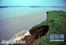 江西抚河决口约400余米 威胁下游逾14万人安全