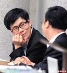 鄭家富含淚退出民主黨