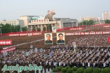 朝鲜10万军民在金日成广场举行反美集会(图)