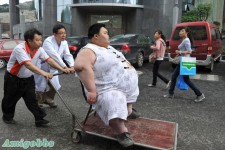 中国第一胖的烦恼生活