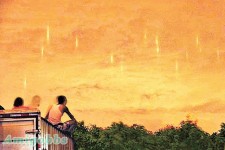 福建凌晨驚現「光線雨」