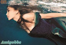 「香港女神」Angelababy「浸大E神」Carol  分別宣傳寫真